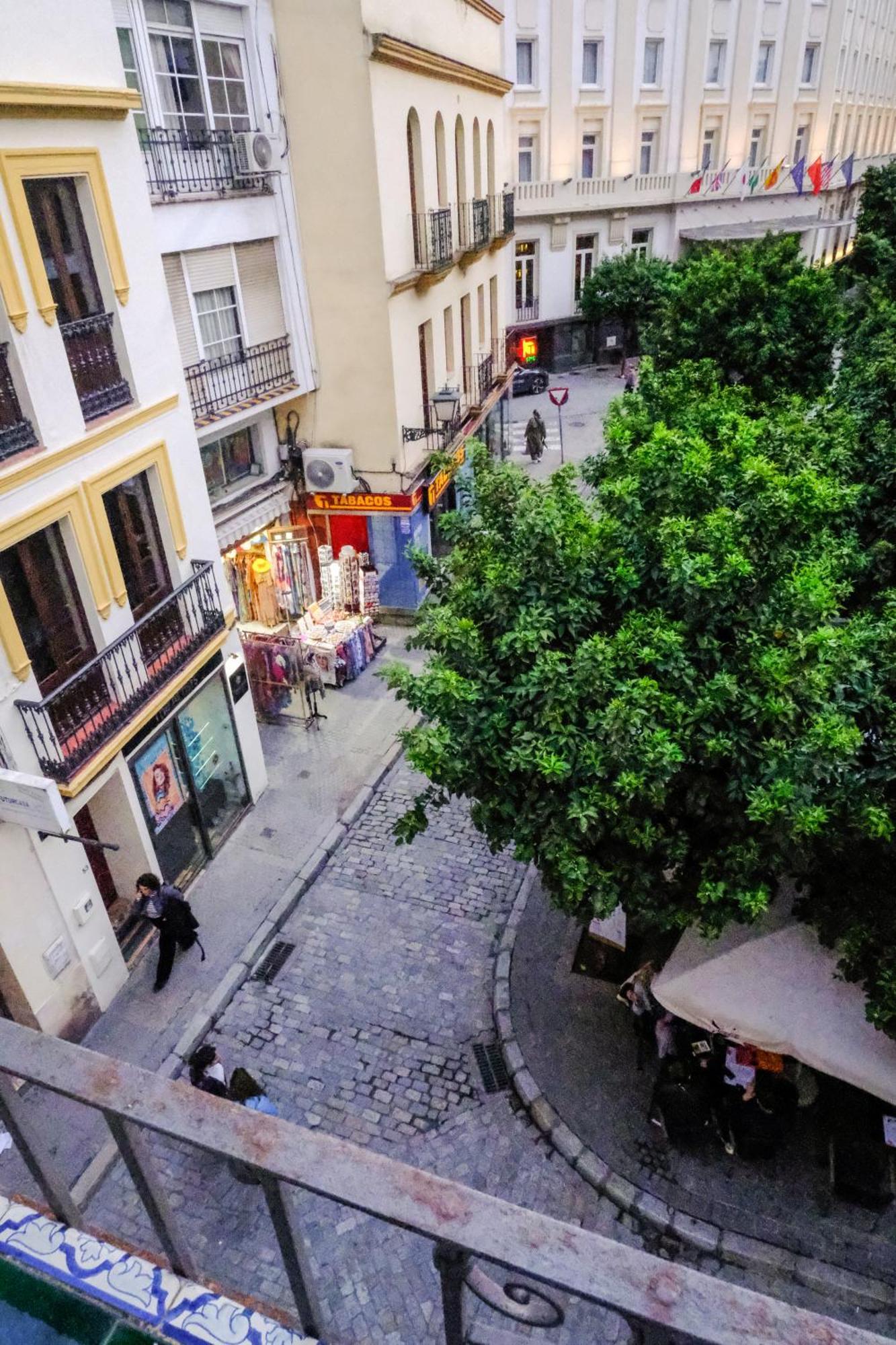 Apartamentos San Roque Севилья Экстерьер фото