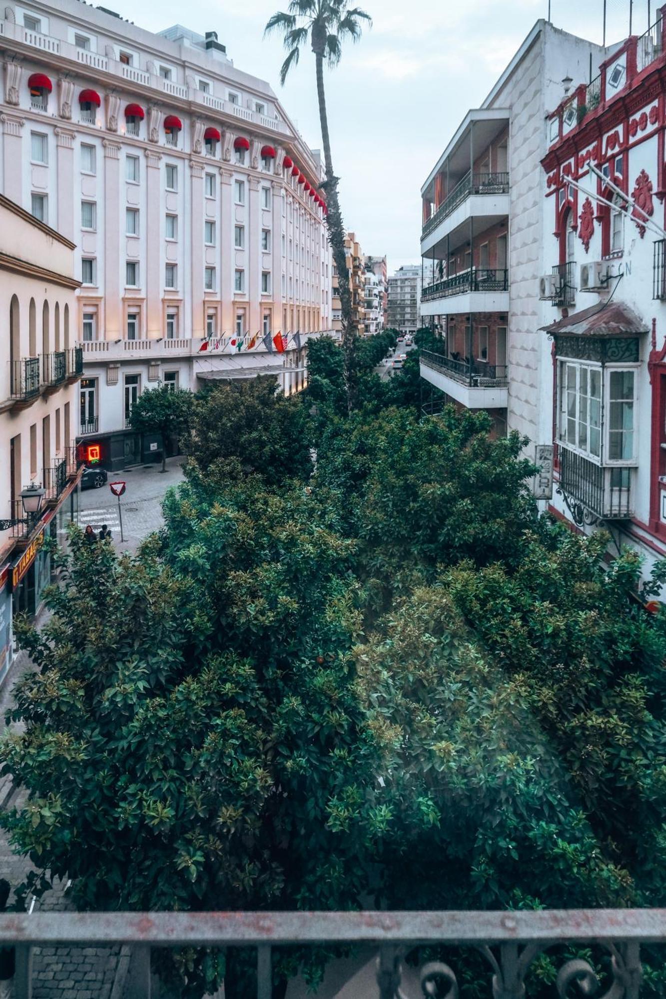 Apartamentos San Roque Севилья Экстерьер фото